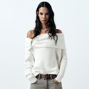 Brand New Zara off the shoulder Sweater - Size Small - white